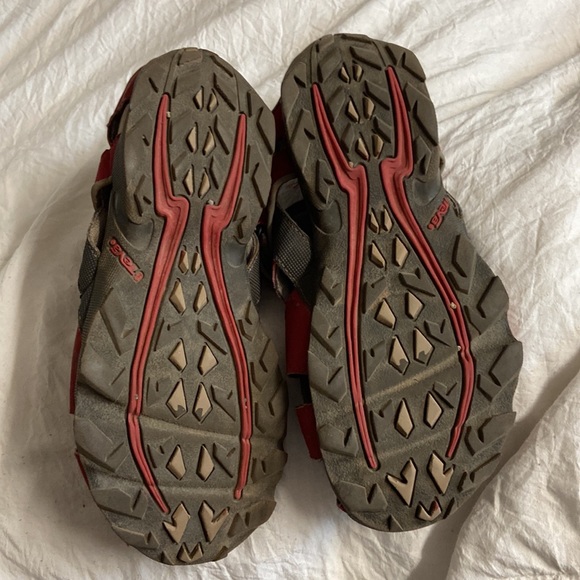 Teva— Water/hiking shoe - Picture 4 of 5